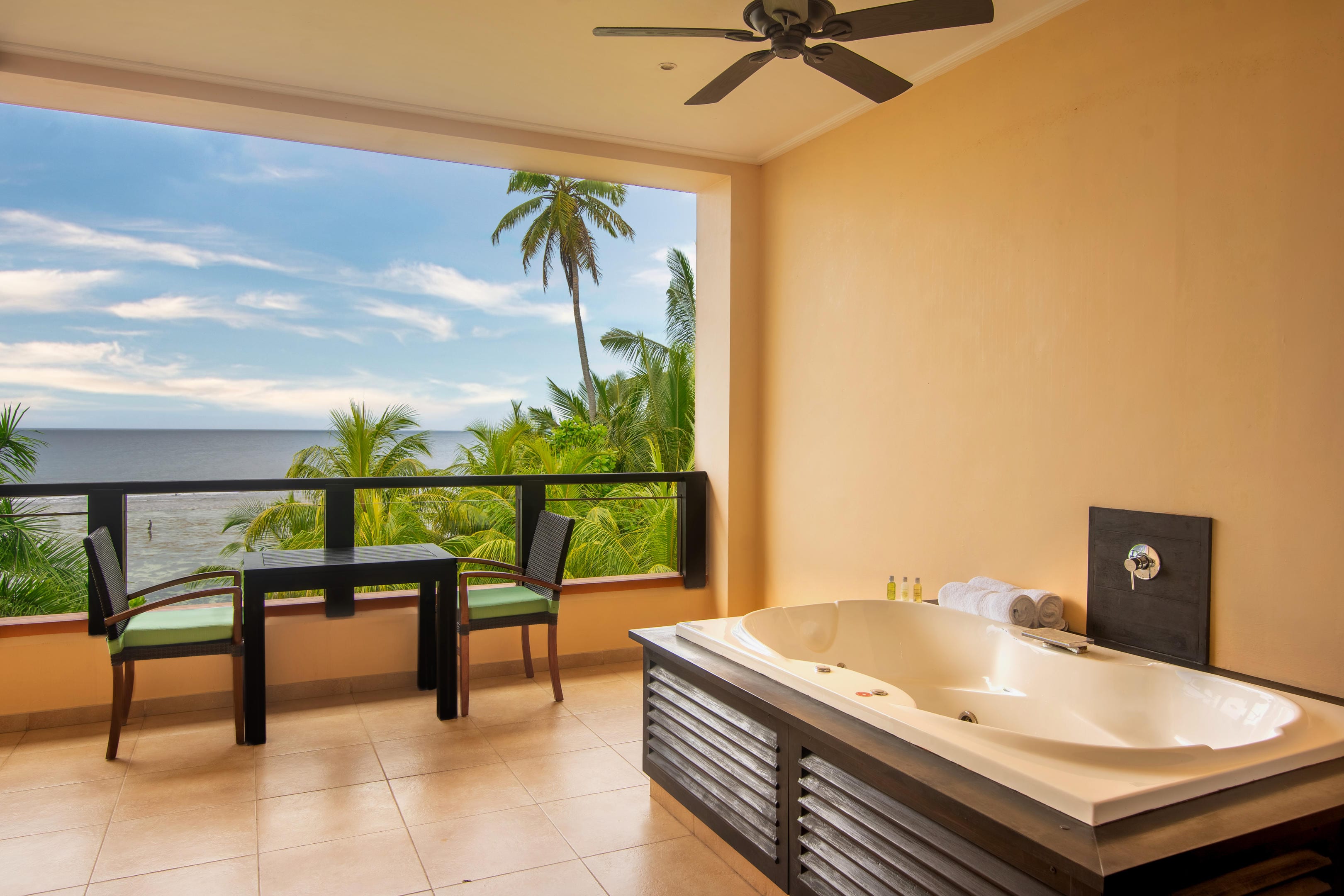 Seychelles: DoubleTree Allamanda Resort and Spa — photo 3